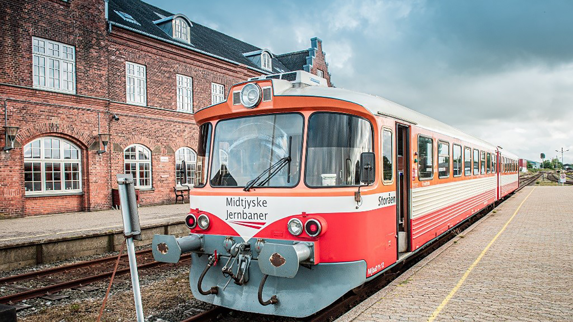 253725 VLTJ Midtjyske Jernbaner Tog Lemvig Banegrd Web