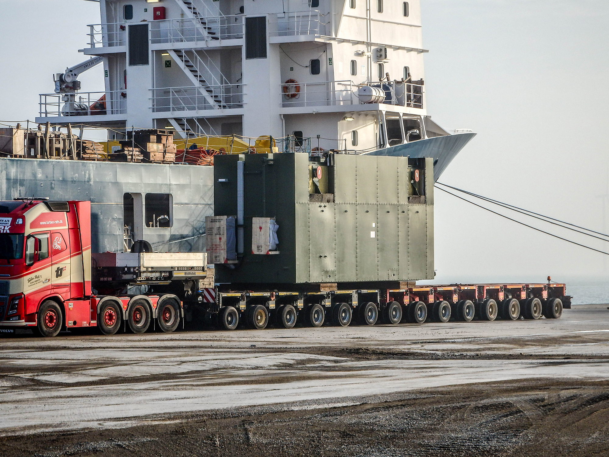 Cargo Breakbulk Trafos P2250861 Web